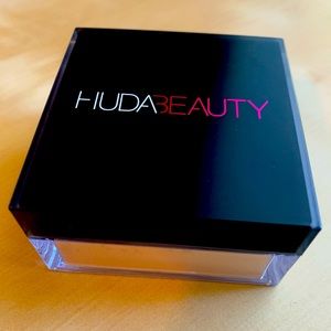 Huda Beauty Easy Bake Loose Setting Powder